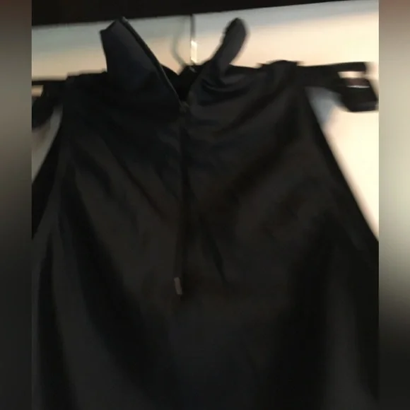 Zipper back crop top - Picture 2 of 4